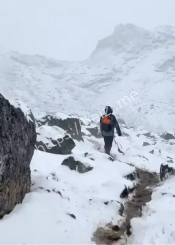 西藏珠峰东坡暴雪被困